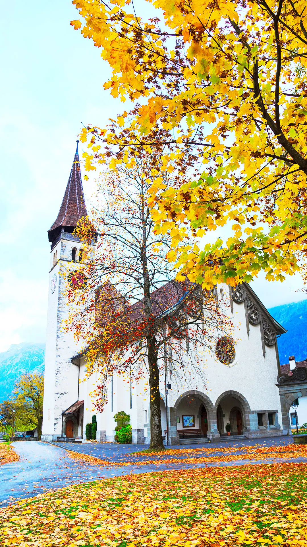 湖间小镇因特拉肯