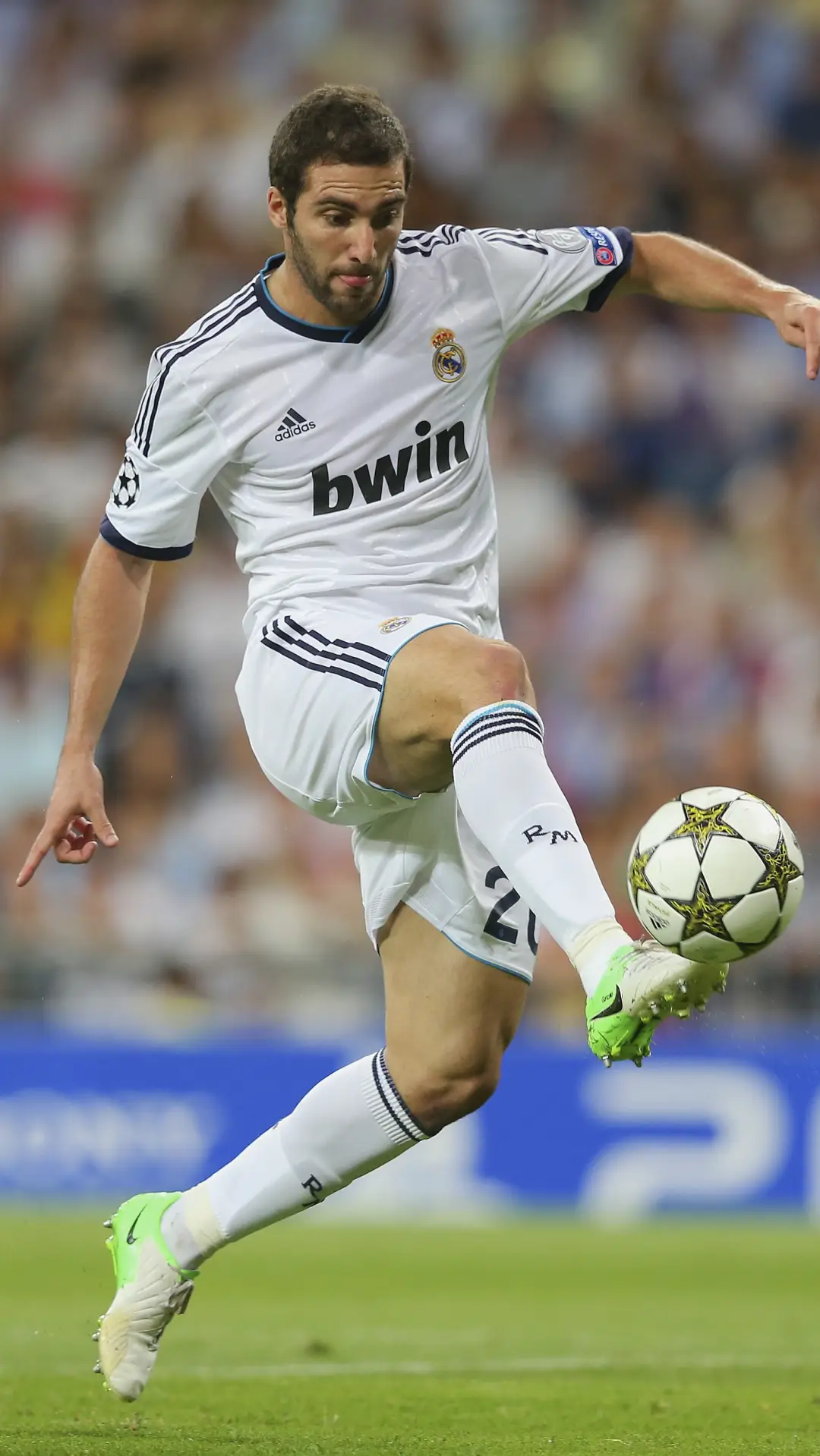 单刀前锋伊瓜因