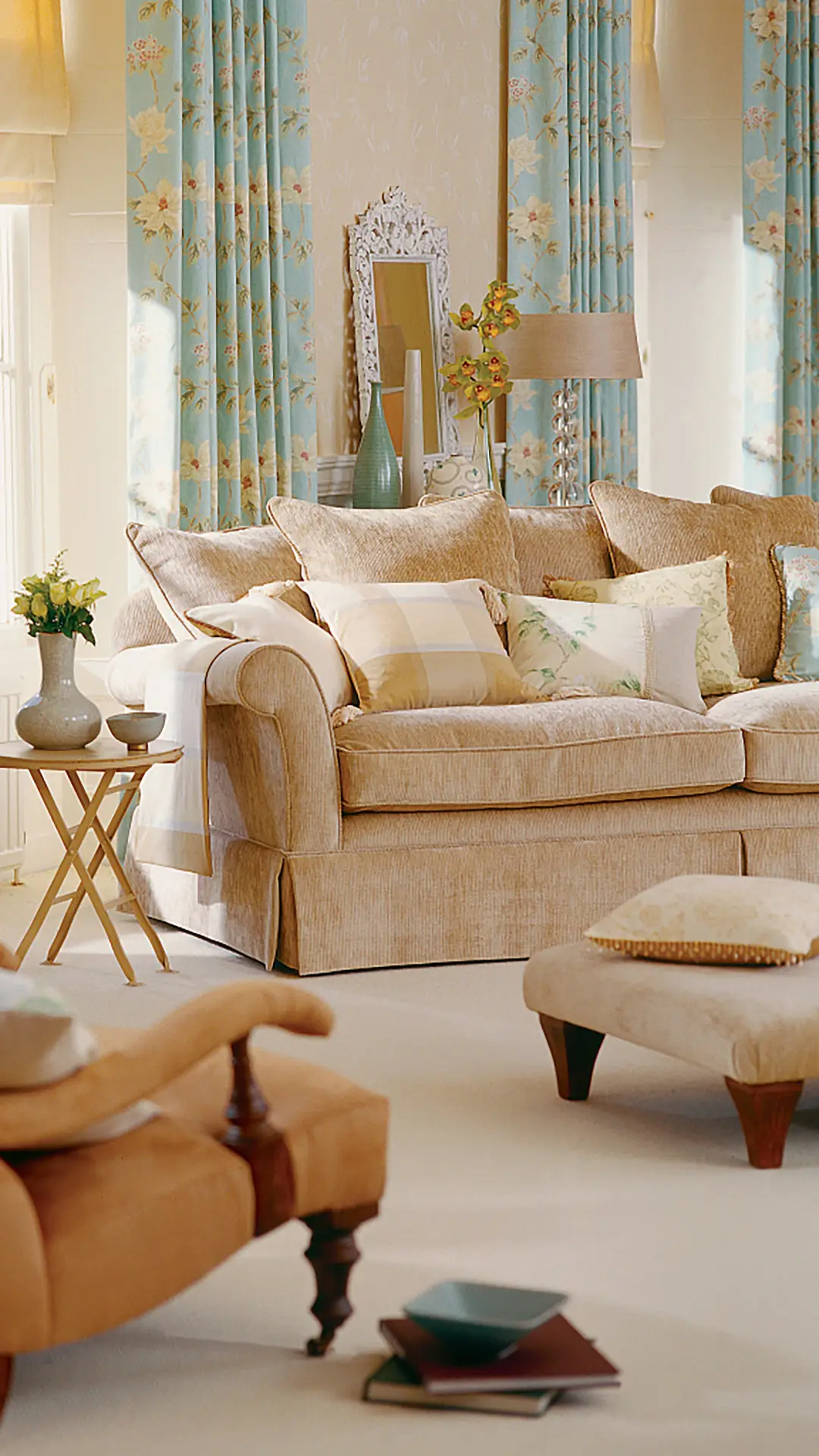 抱枕与客厅的秘密